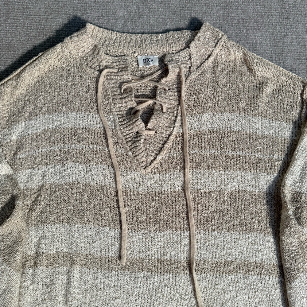 BKE Buckle Women’s Cream Striped Lace-Up V-Neck Knit Sweater - Size Small - Picture 5 of 7